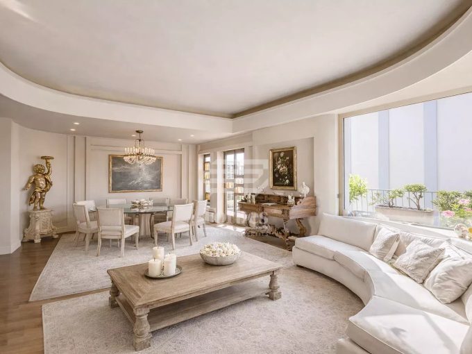 Prestigioso Attico Panoramico con Terrazza nel Cuore di Firenze