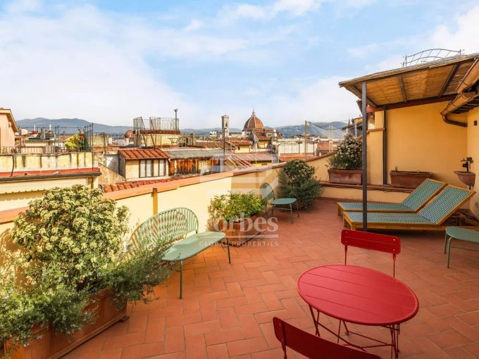 Attico Panoramico Esclusivo con Terrazze e Vista su Ponte Vecchio e i Monumenti di Firenze