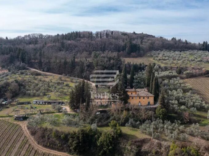 INCANTEVOLE TENUTA NEL CHIANTI FIORENTINO