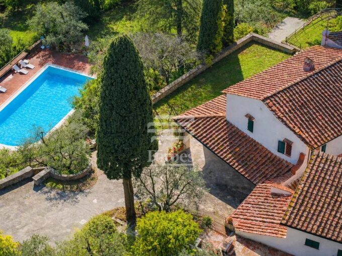 Villa di prestigio con dependance e piscina a Pian dei Giullari