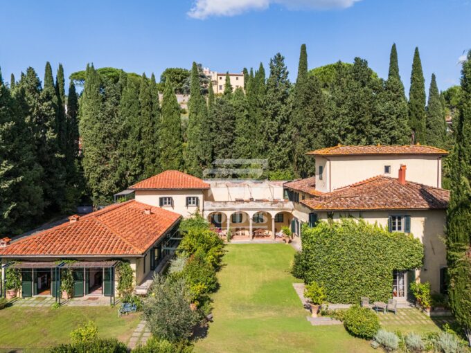 Villa Rinascimentale in Vendita a Firenze | Complesso Storico con Limonaia e Giardino Privato | Ponte a Mensola