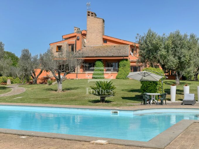Villa di Rappresentanza con Piscina, Uliveto e Parco Privato a Roma